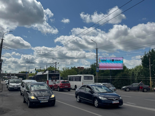 Монітор 6x3,  перехрестя  Карпенка-Карого - Соборності, навпроти ТРЦ "Ювант"